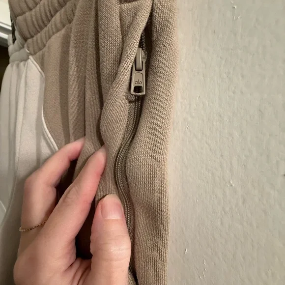 *NWOT* Alo Make Waves Sweatpants / Bone / Unisex / Women’s XS / Men’s S - Picture 5 of 5